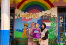 Mahasiswa FTIK INSIMA Hadirkan Inovasi APE “Box Bucket Smart” dalam Pembelajaran di RA Masithoh Bantar